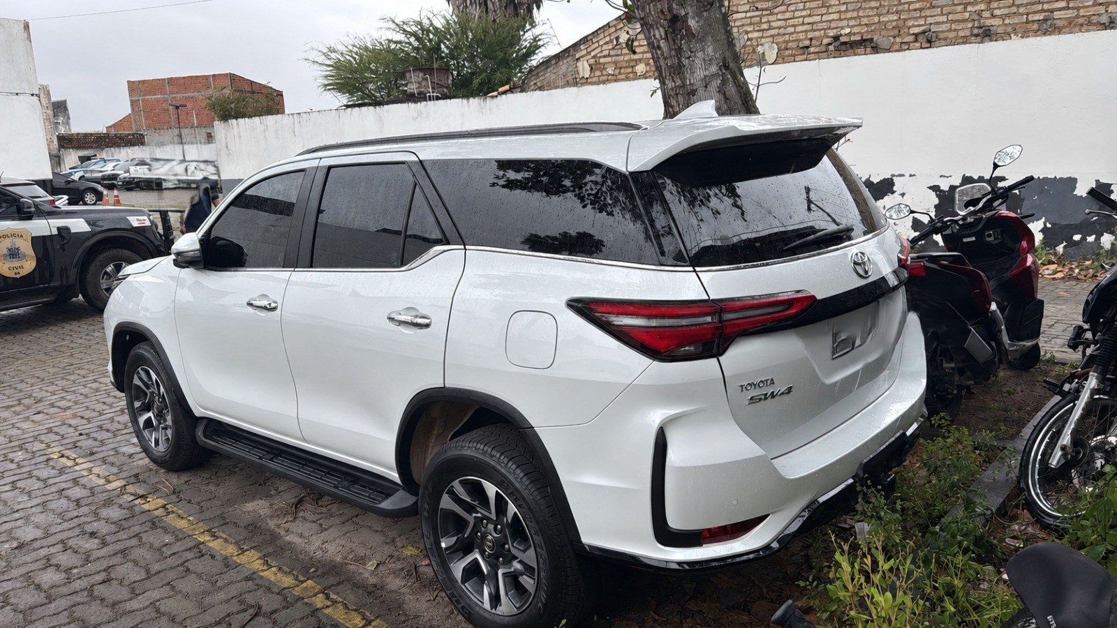Hilux de R$ 350 mil é apreendida em Feira de Santana