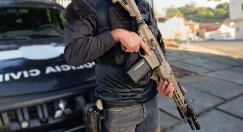 Imagem do post Pistola, drogas e celulares são apreendidos após tiros em Belmonte