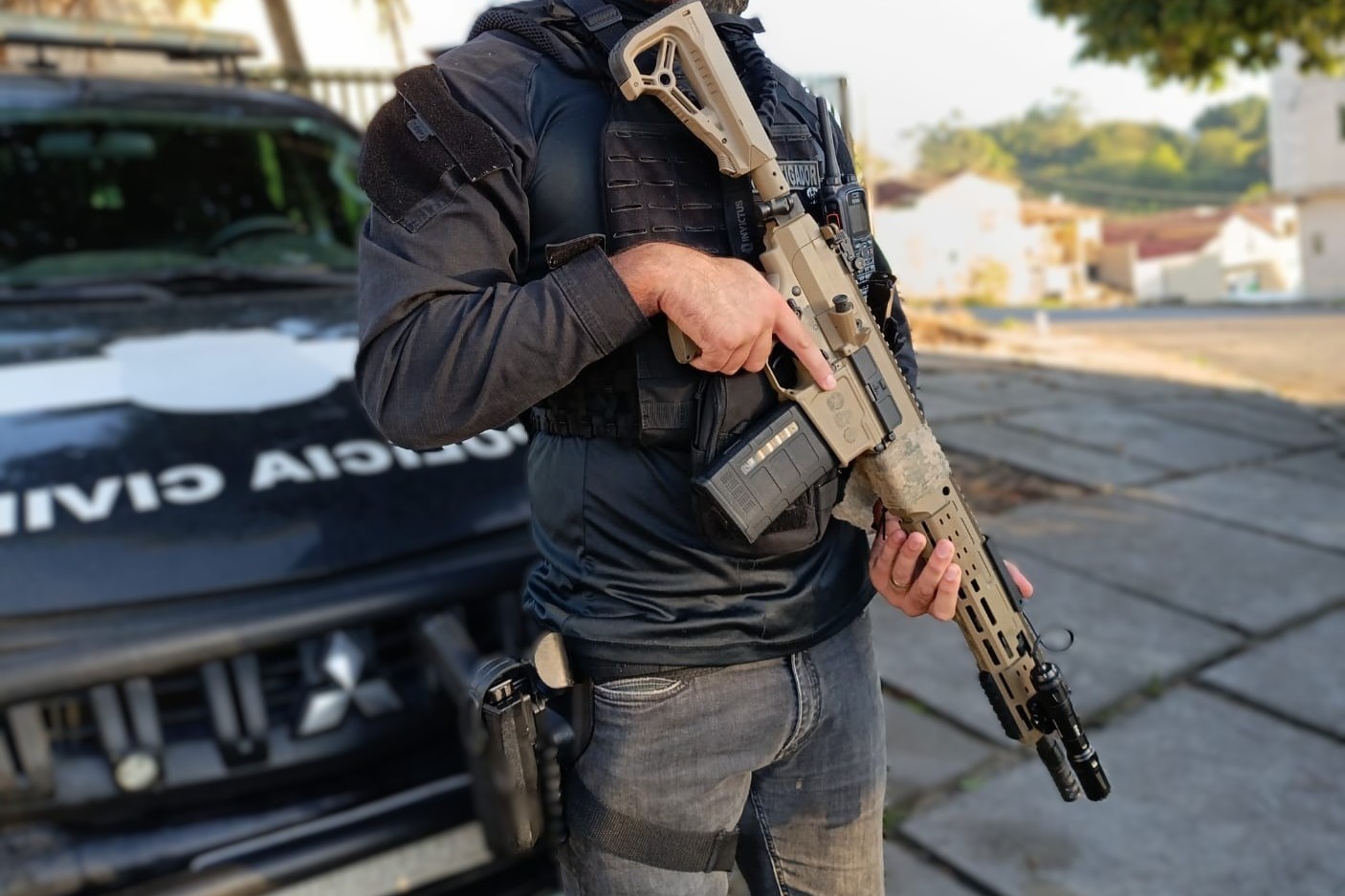 Pistola, drogas e celulares são apreendidos após tiros em Belmonte