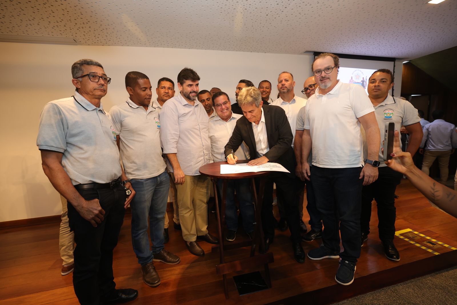 Bahia autoriza obras em 190 km de estradas nesta semana