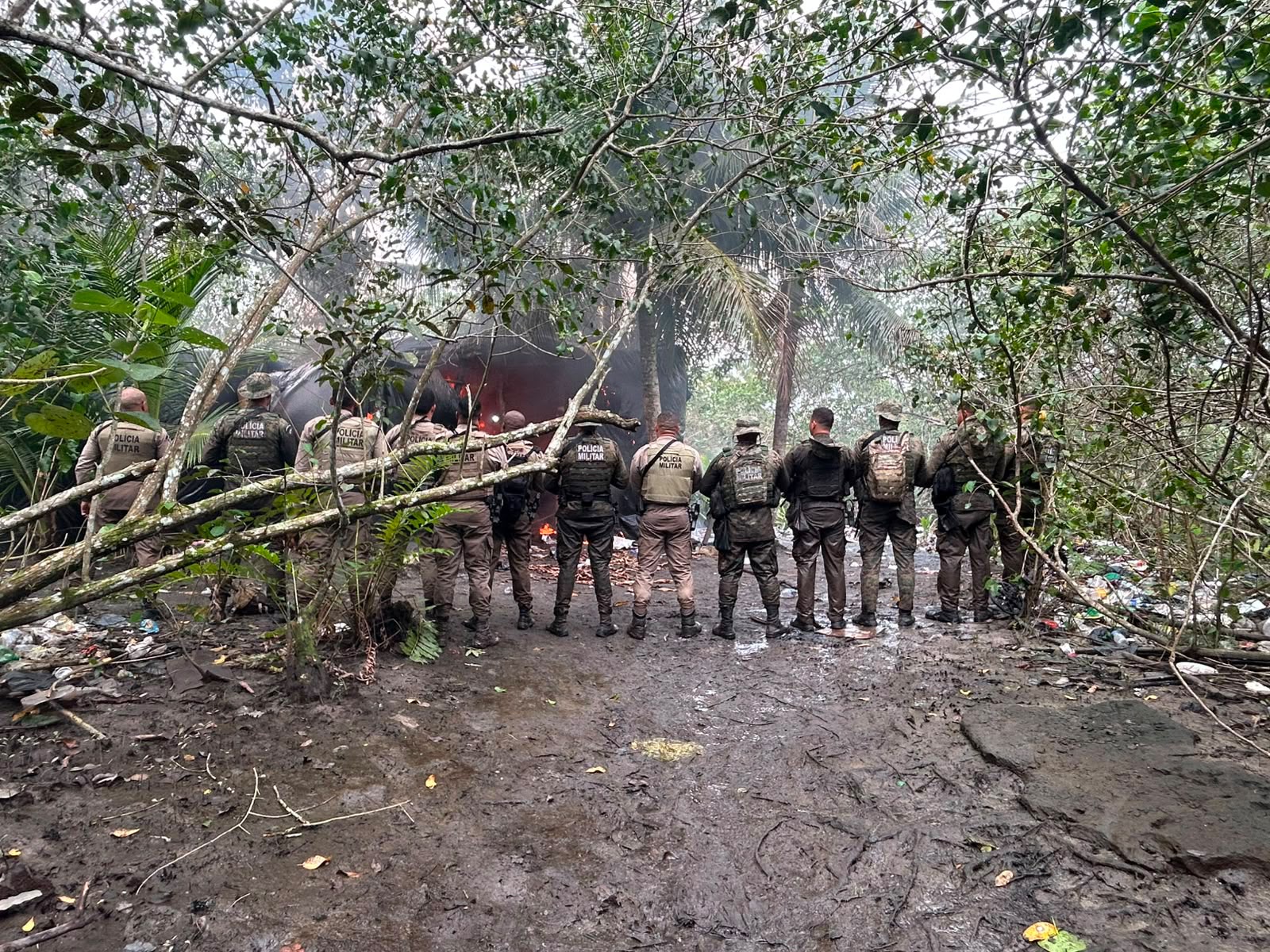 PM encontra 48 kg de cocaína escondidos em manguezal