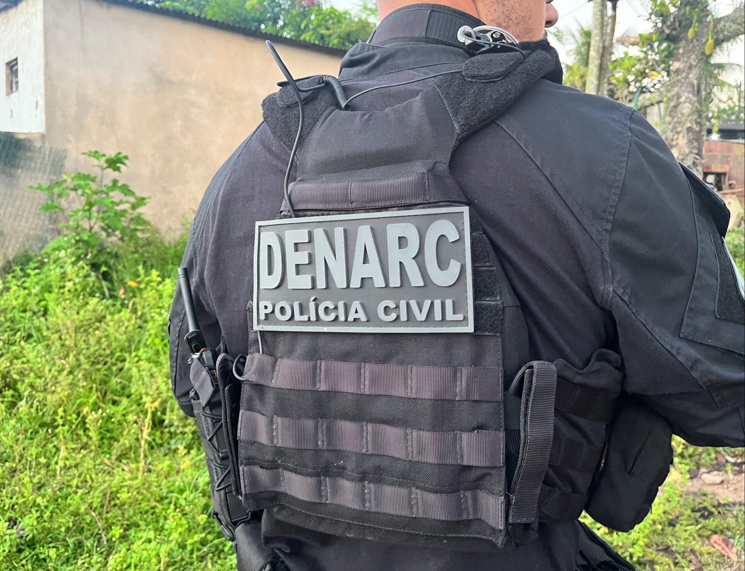 Dois suspeitos de tráfico são presos em Simões Filho