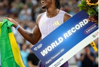 Imagem do post Alison dos Santos quebra recorde mundial nos 400m com barreiras