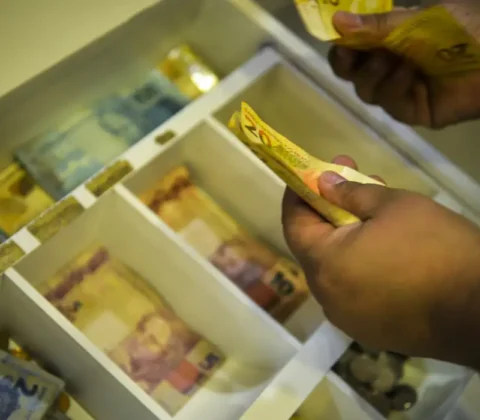 Imagem do post Abono salarial: último lote começa a ser pago hoje