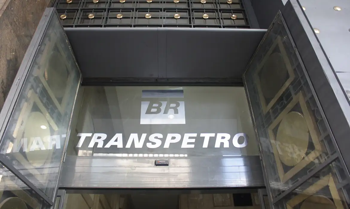 Concurso Transpetro abre 4.171 vagas com salários de até R$ 15 mil
