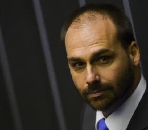 Imagem do post Eduardo Bolsonaro é demitido da Polícia Federal