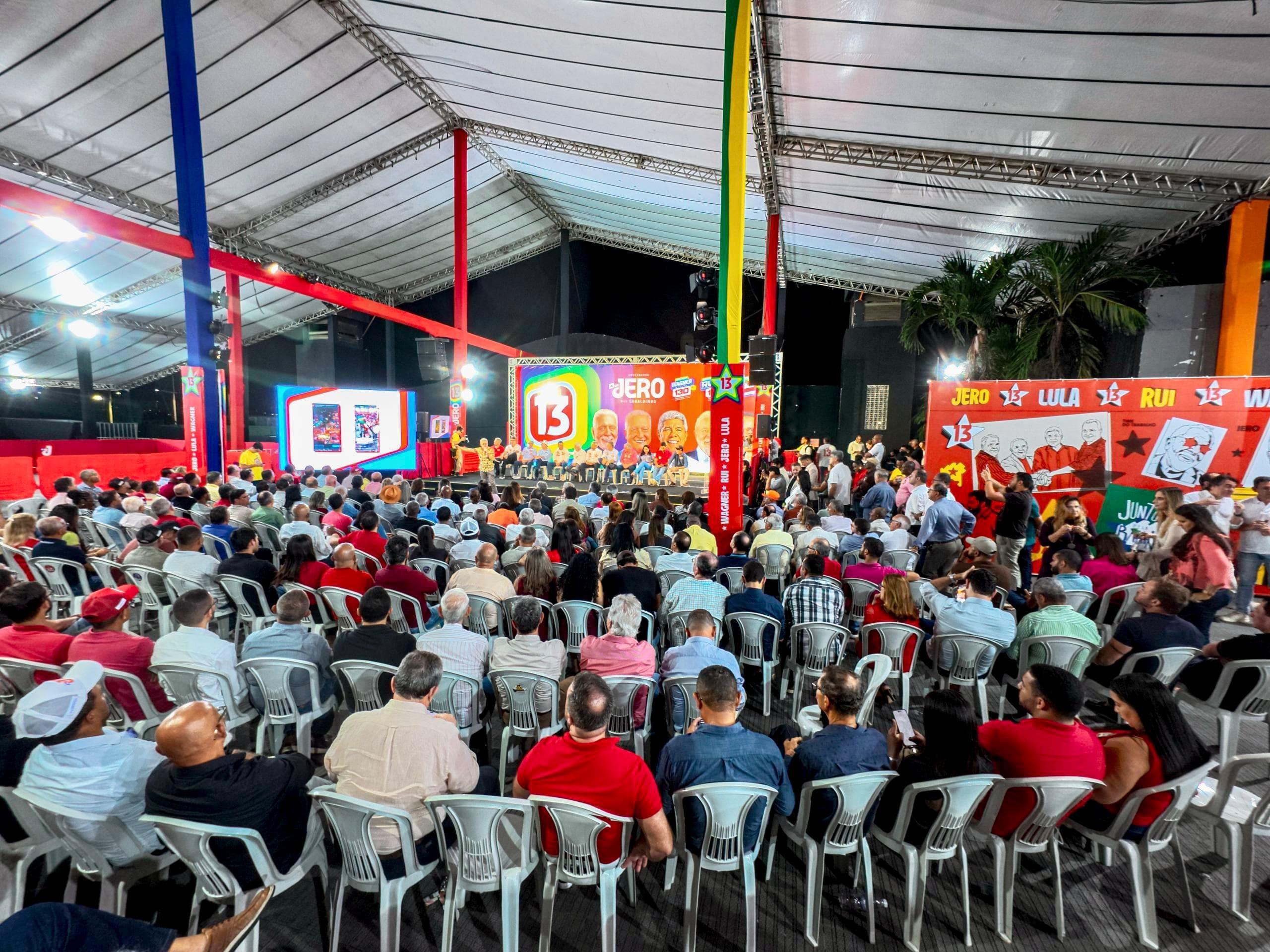 Jerônimo reúne 200 ex-prefeitos e amplia base na Bahia