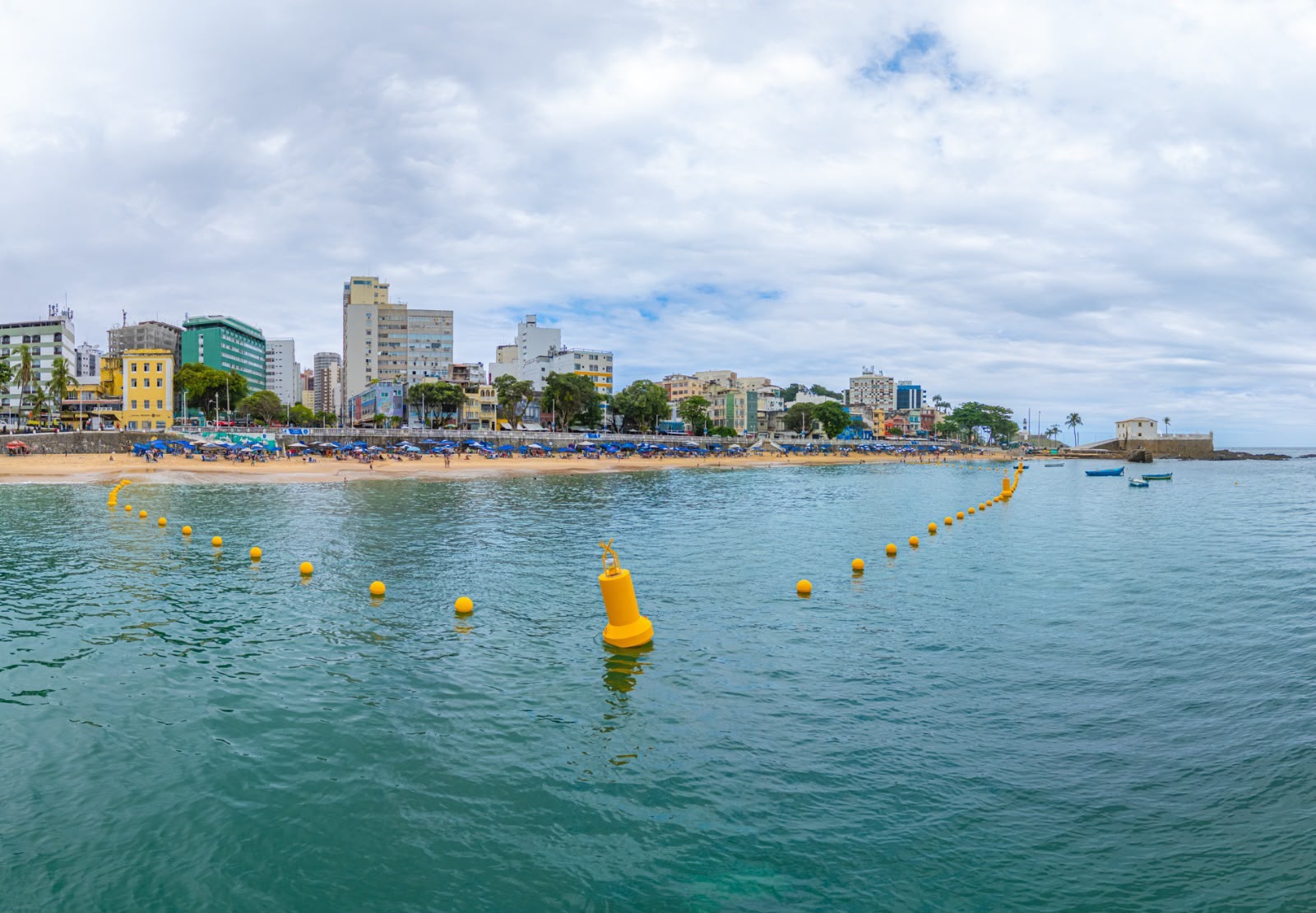 Boias são instaladas e mudam segurança no Porto da Barra
