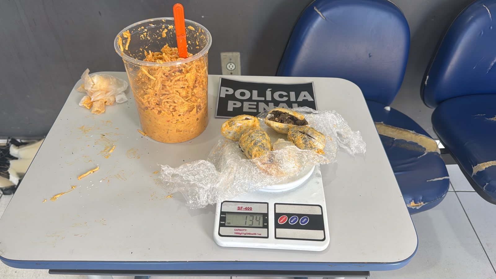 Mulher é presa com drogas escondidas em estrogonofe na Bahia