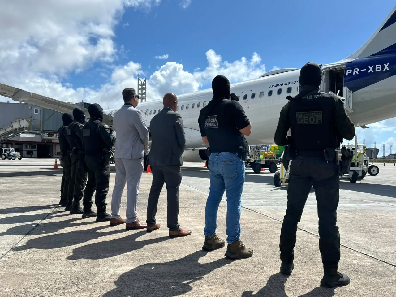 Bahia transfere cinco líderes de facções para presídios federais