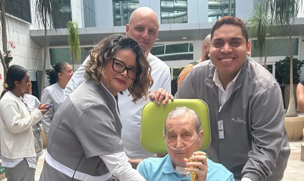 Imagem do post Carlos Alberto Parreira recebe alta após 80 dias internado