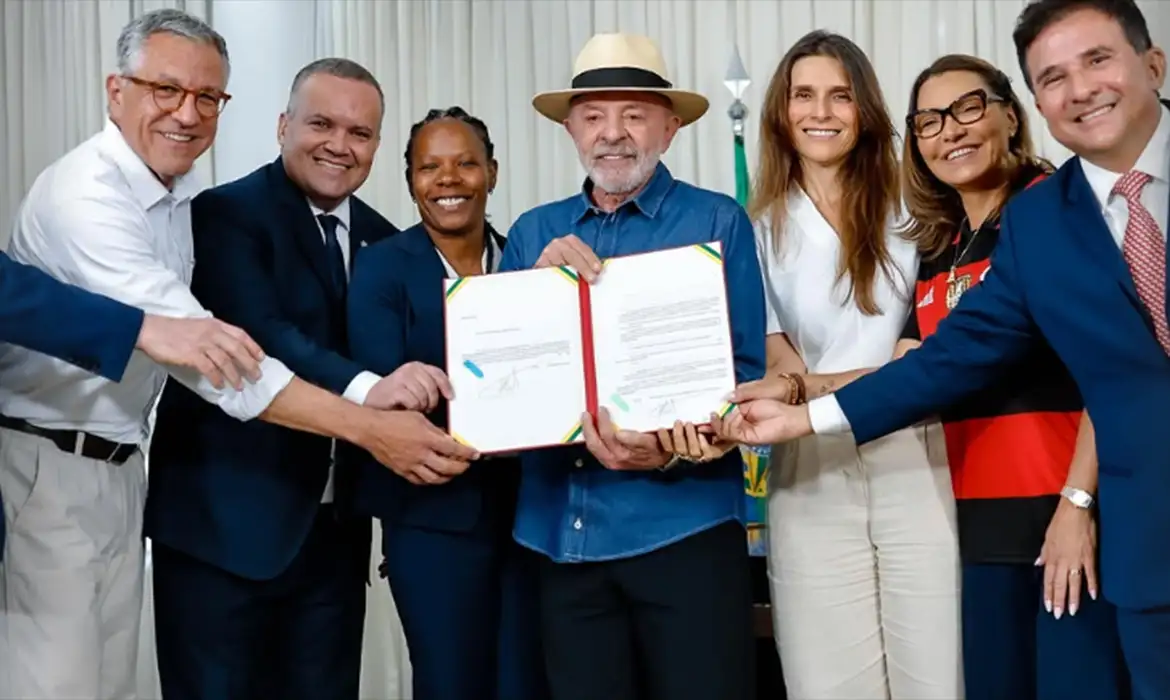 Imagem do post Lula sanciona lei que amplia regras para o futebol feminino