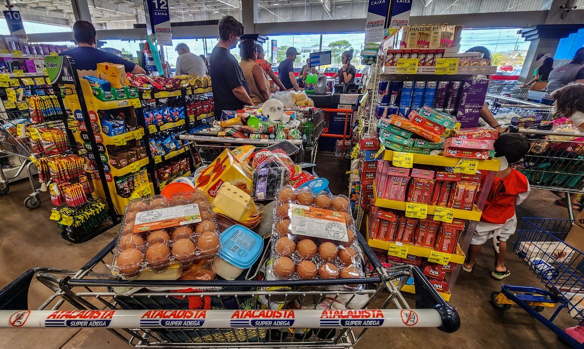 Varejo alimentar cresce mais de 6% em outubro