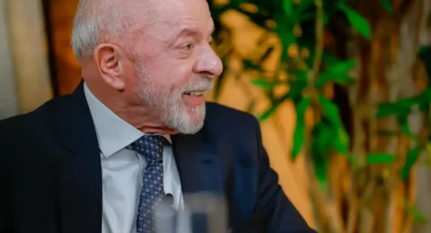 Imagem do post Lula anuncia abertura de sigilos e desafia Flávio