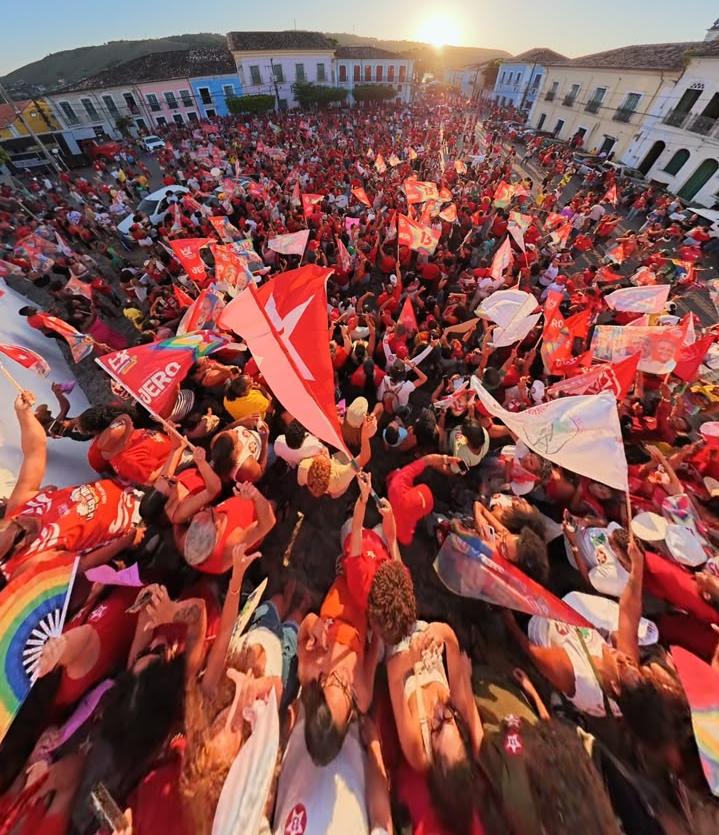 Cachoeira recebe caminhada em apoio a Lula