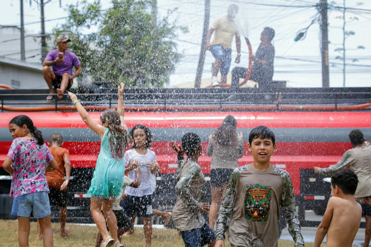 Teatro da PMBA faz a festa das crianças em Lauro