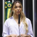 Erika Hilton participa de ato em Salvador nesta quarta