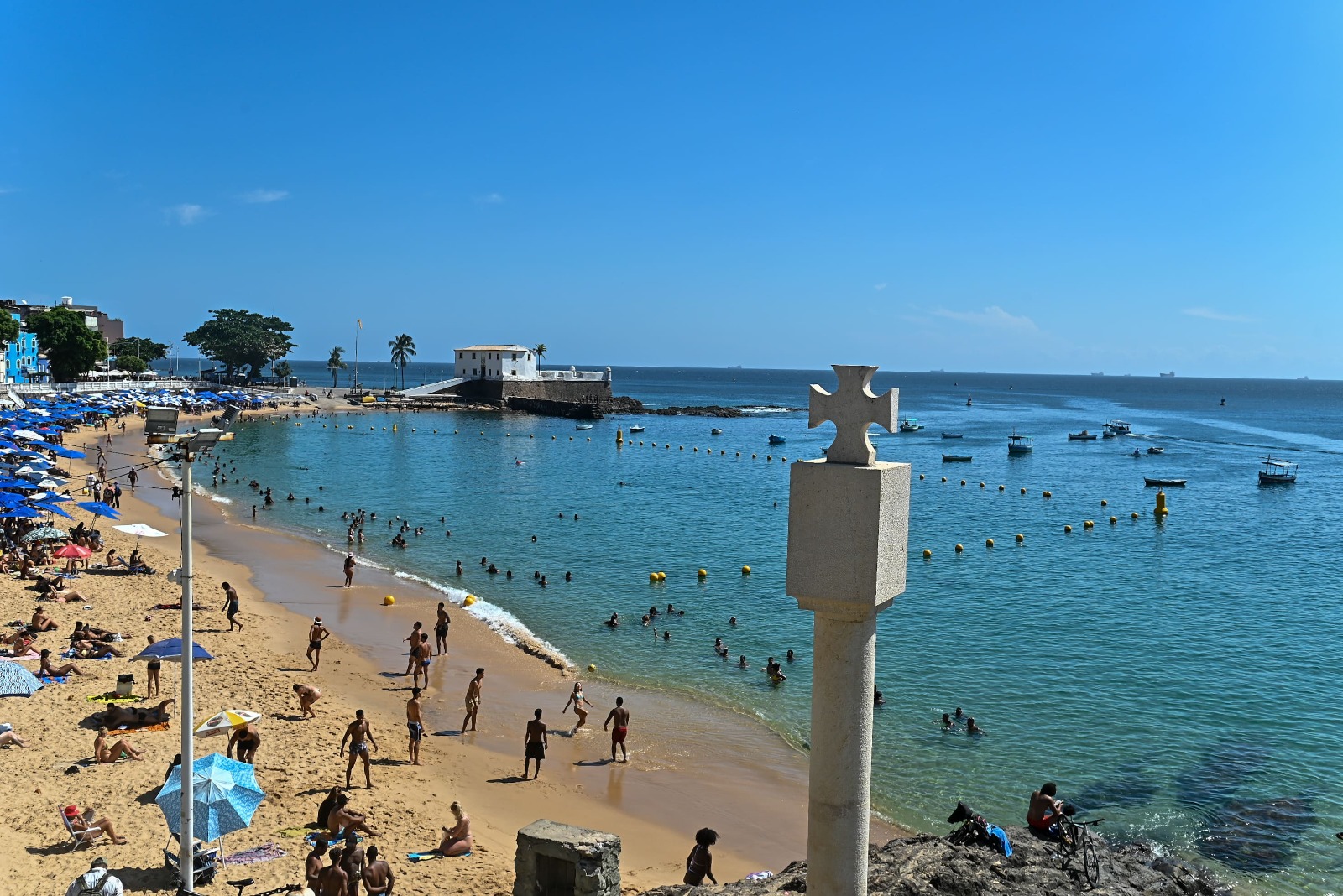 Imagem do post Boias reforçam segurança no Porto da Barra