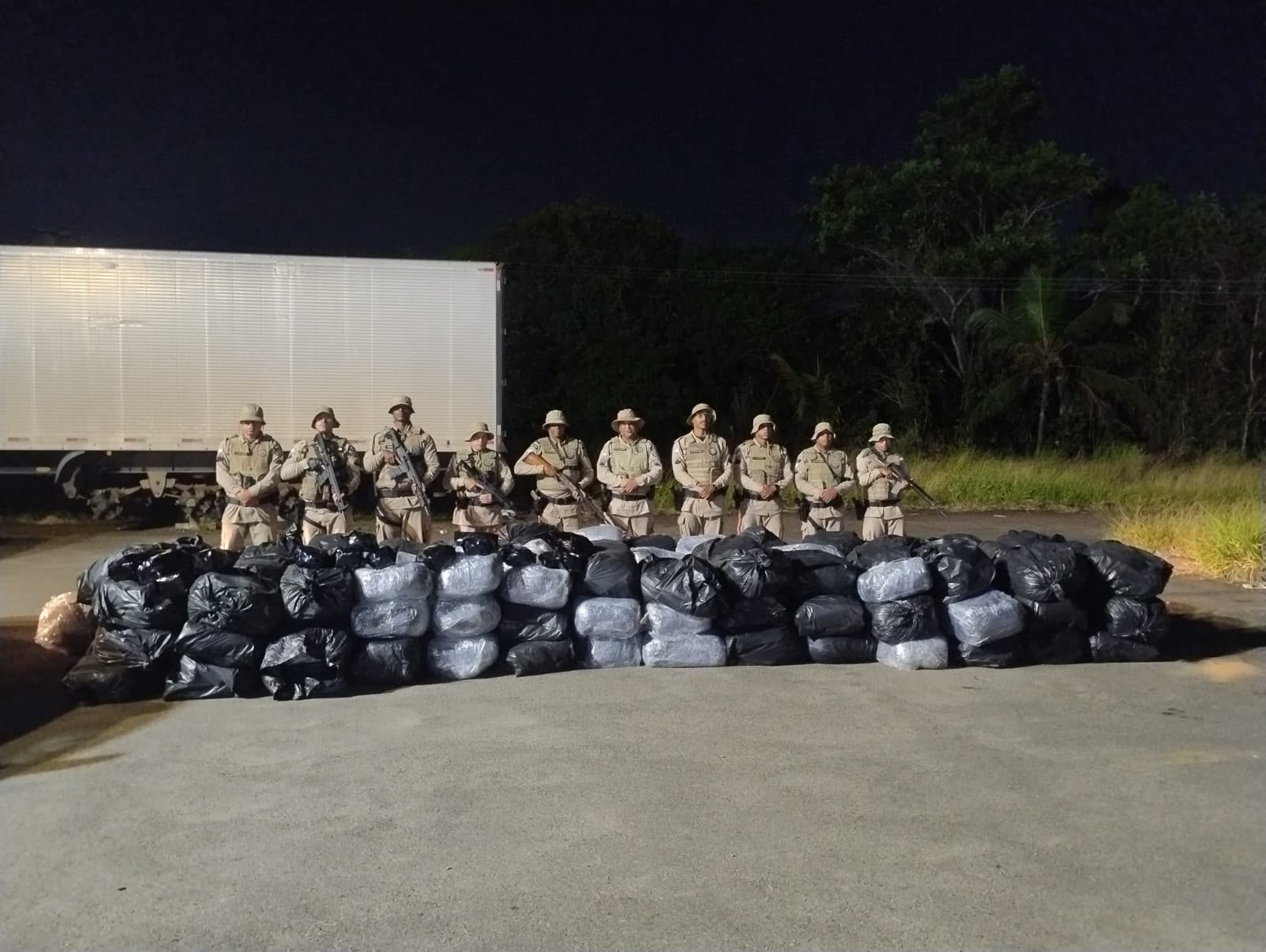 PM apreende 1 tonelada de maconha em Simões Filho